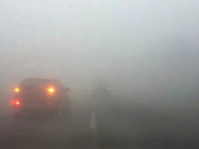 北京東方時尚駕校教你《霧天安全駕駛技巧》