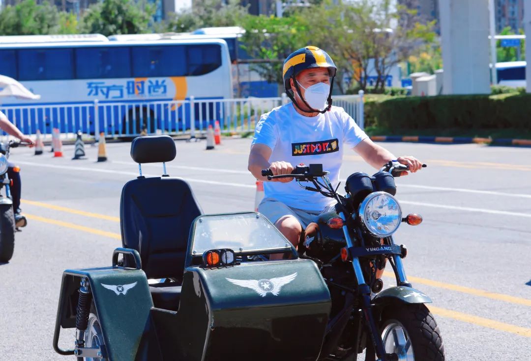 東方時尚駕校摩托駕照3