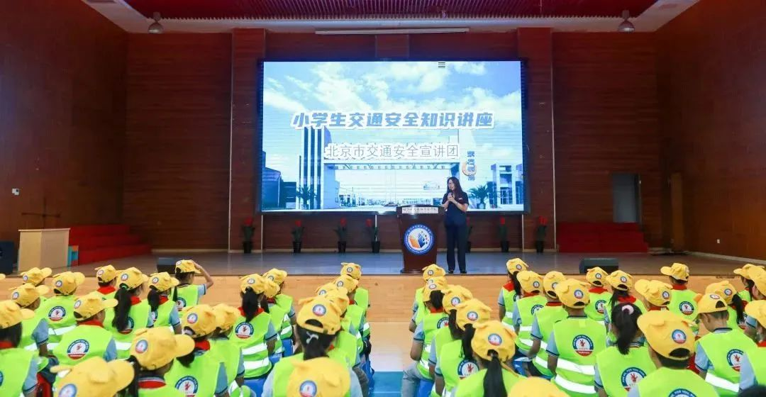 「東方時尚駕校」