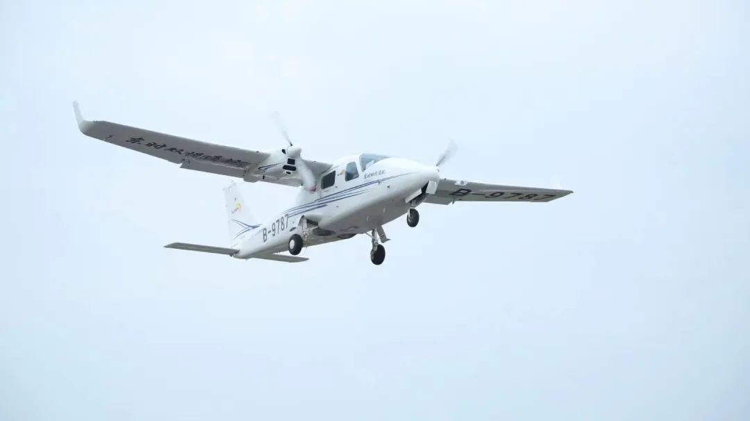 「東方時(shí)尚駕校」