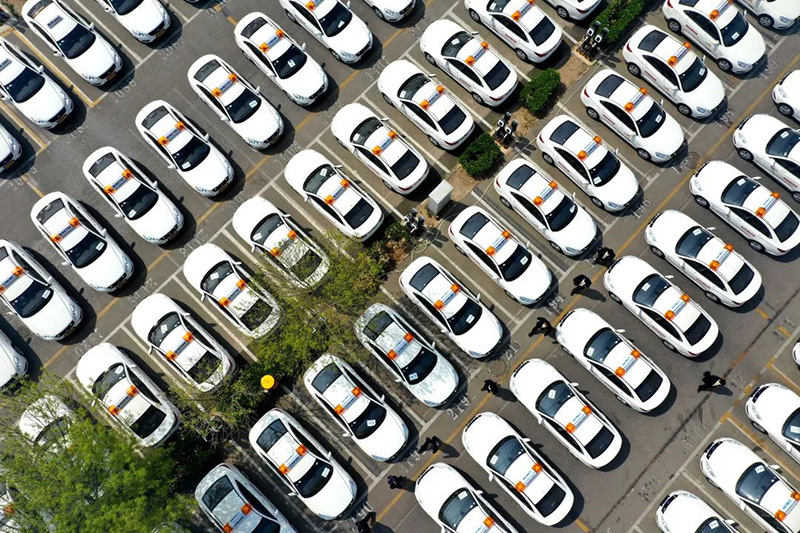 已經(jīng)有駕駛證和駕照了怎么學開車呢？