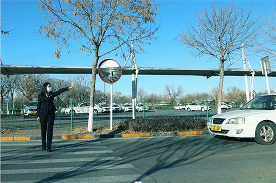 駕照考試靠邊停車科三怎么看點準確？