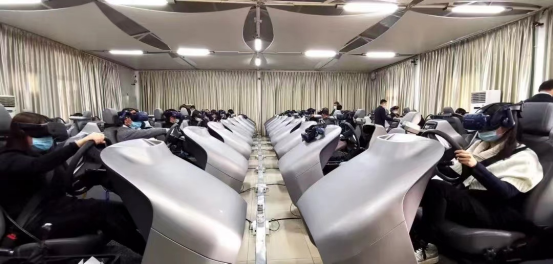 東方時尚駕校告示路考如何保持車輛直線行駛？